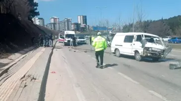 Gaziantep’te hafif ticari araç ile otomobil çarpıştı: 1 ölü, 3 yaralı