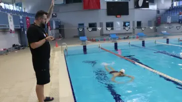 İşitme engelli milli yüzücü olimpiyatlarda “ses” getirmek istiyor