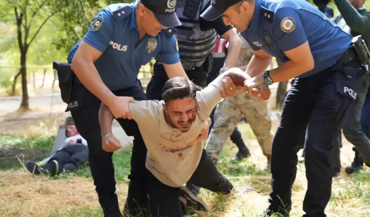 Terör tatbikatında kendini rolüne kaptırdı, ortalığı birbirine kattı