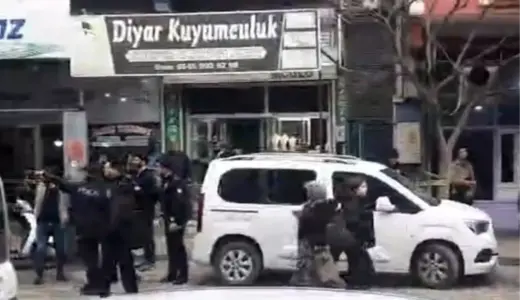 17 yaşındaki üç çocuktan milyonluk kuyumcu soygunu