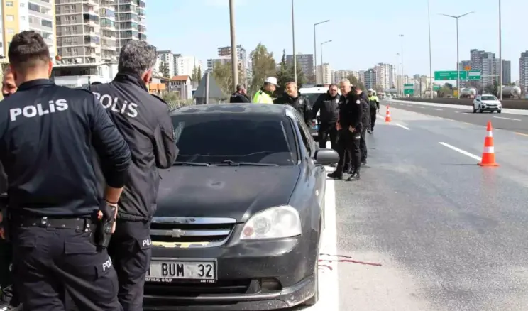 Adana’da otoyolda araç içinde sır ölüm: Başından tüfekle vurulmuş halde bulundu